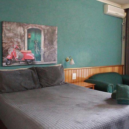 Moe Motor Inn - Contactless 24 Hour Checkinn Available Dış mekan fotoğraf